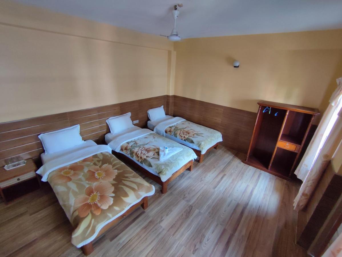 The Mountain House Hotel Pokhara Kamer foto