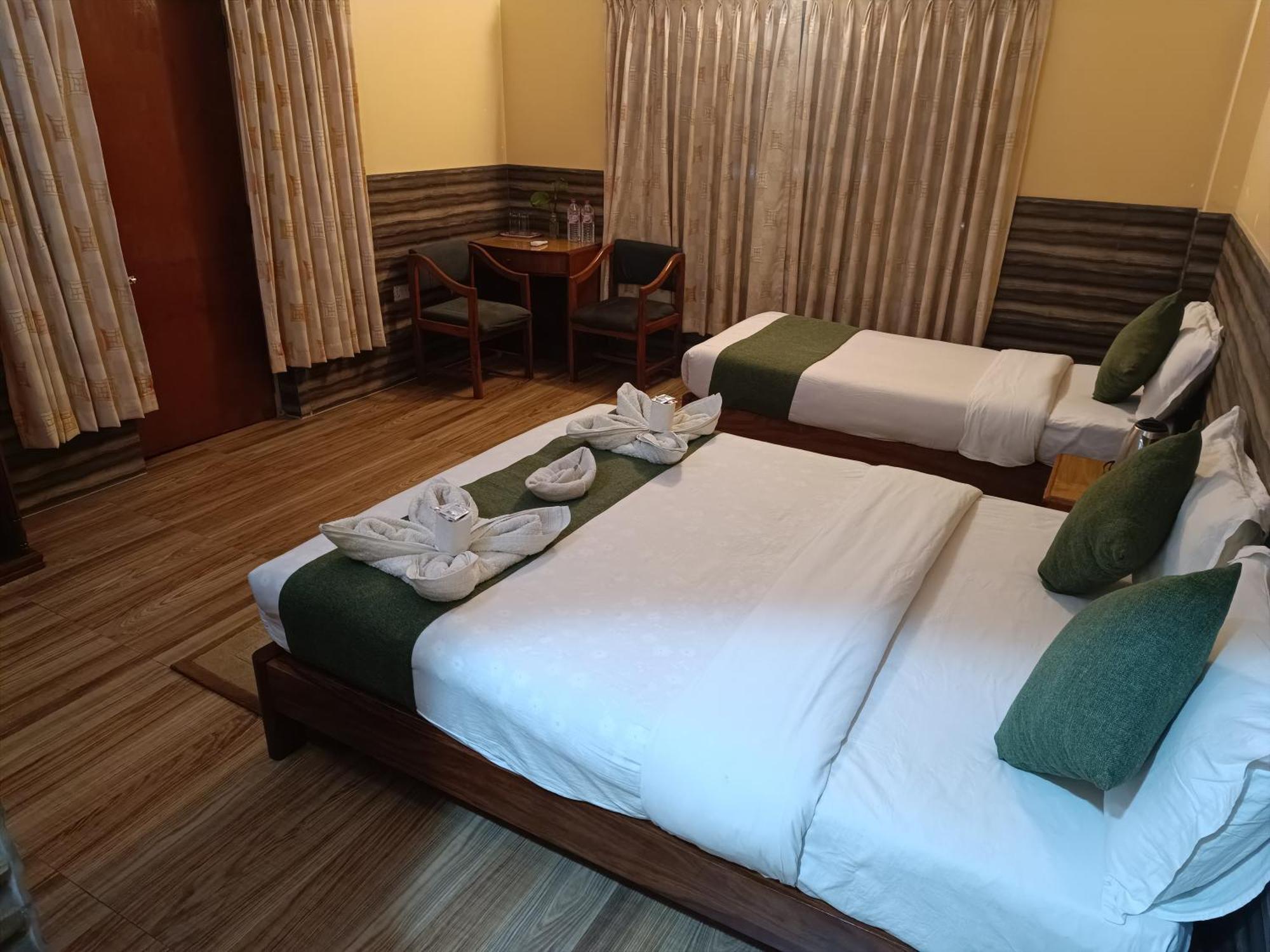 The Mountain House Hotel Pokhara Buitenkant foto