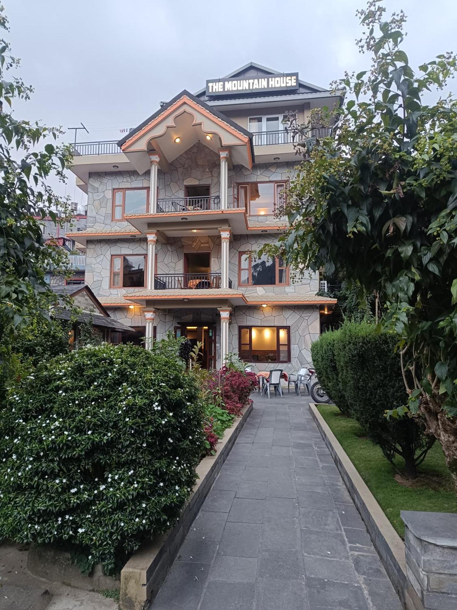 The Mountain House Hotel Pokhara Buitenkant foto