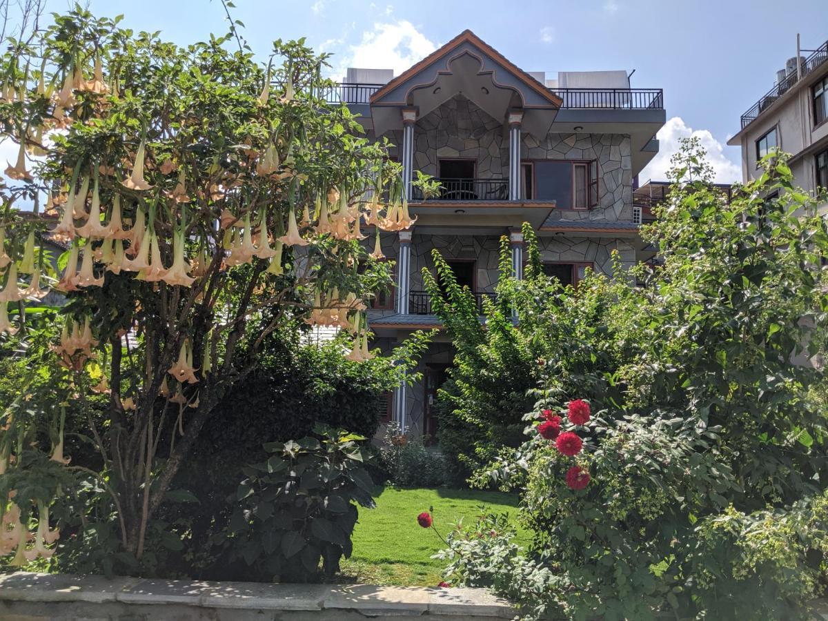 The Mountain House Hotel Pokhara Buitenkant foto